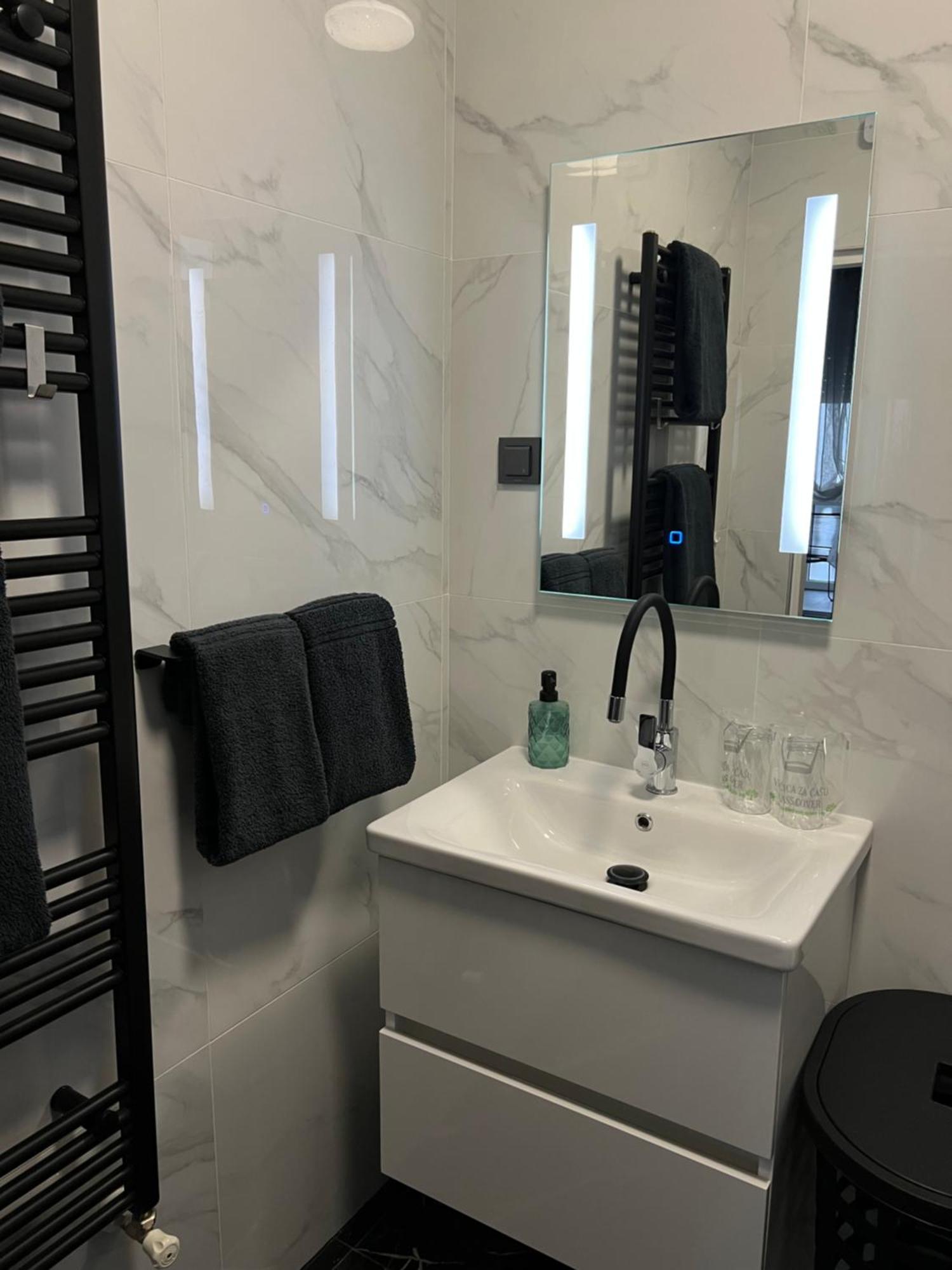 Luxrooms - Hotel Type With Private Jacuzzi Bjelovar Dış mekan fotoğraf