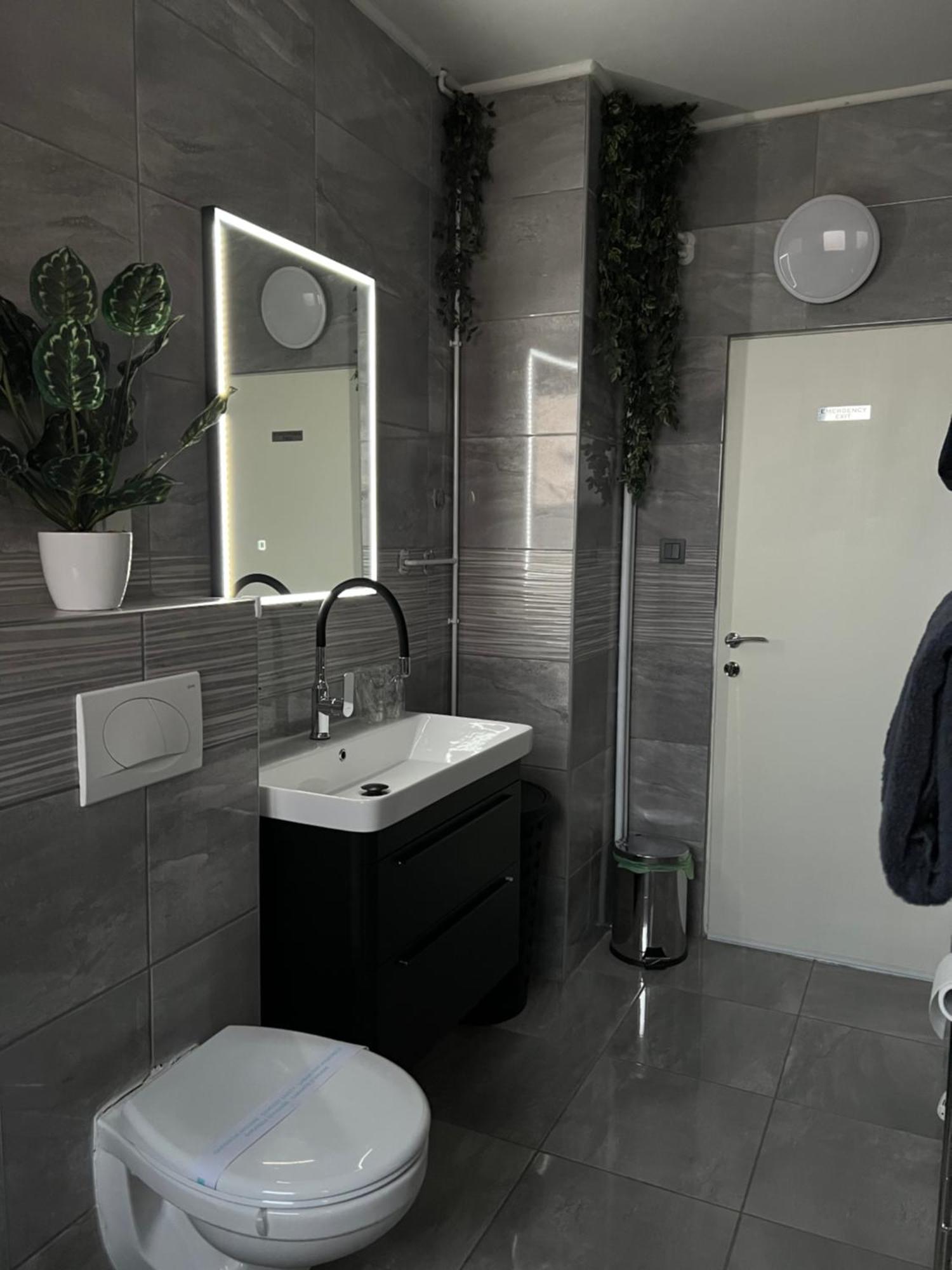 Luxrooms - Hotel Type With Private Jacuzzi Bjelovar Dış mekan fotoğraf